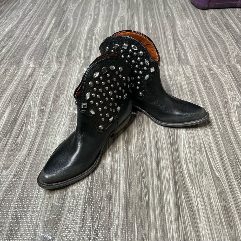 Lucky Brand | Studded Chelsea Boots - Picture 3 of 7